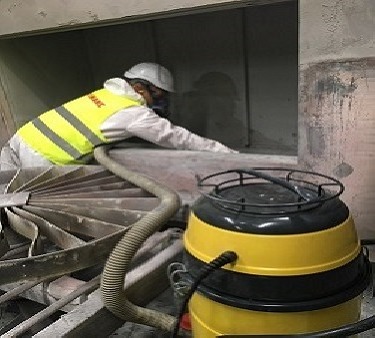 Почистване с индустриални прахосмукачки