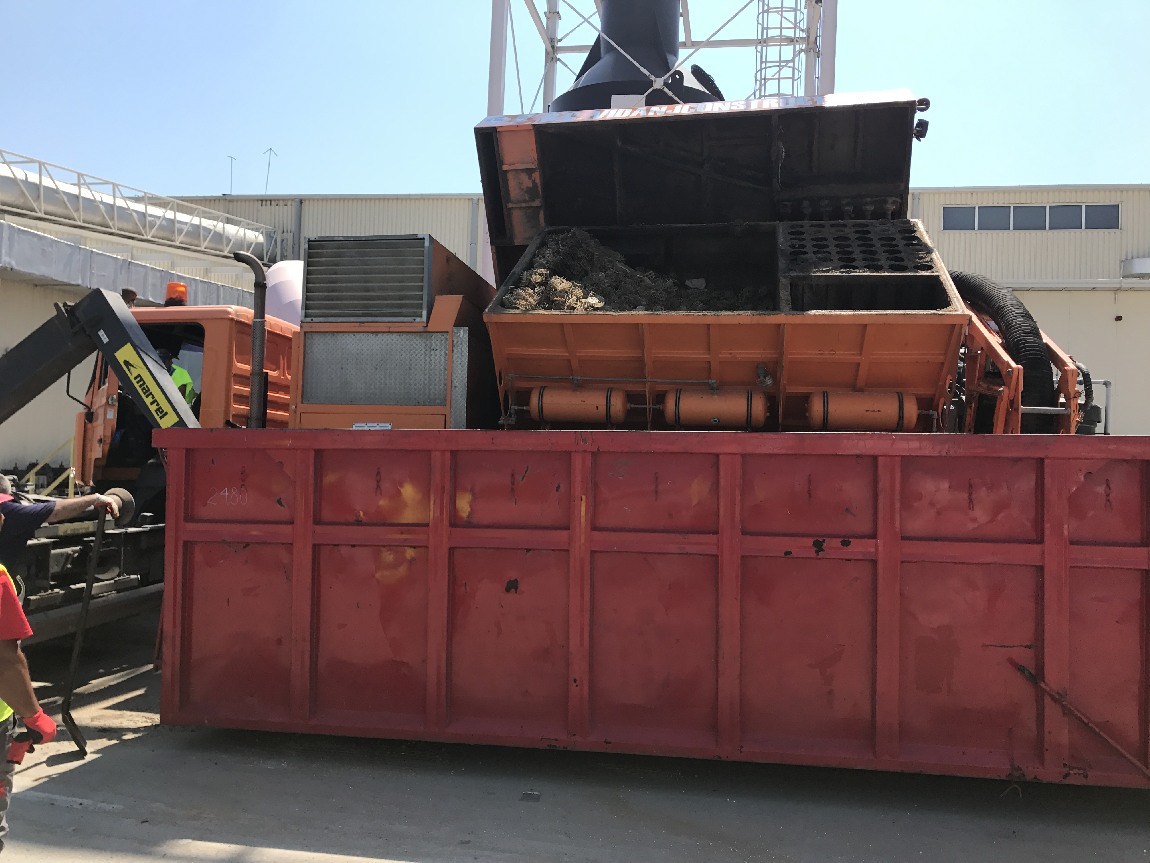 Почистване с вакум багер