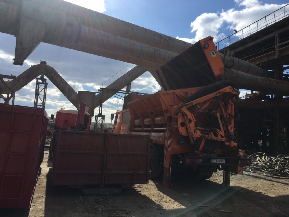 Почистване с вакум багер