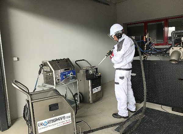 Струйно почистване със сух лед